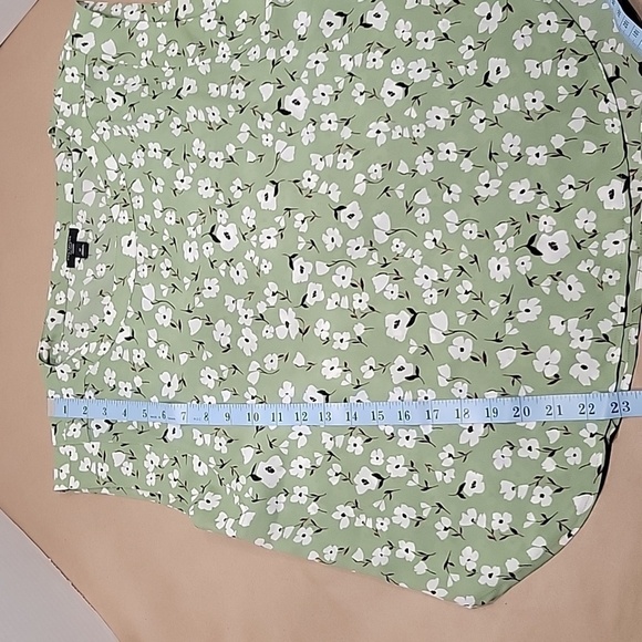 Ann Taylor Factory Fern Green w/ White Floral Pattern Sleeveless Blouse, Size SP - Picture 9 of 10